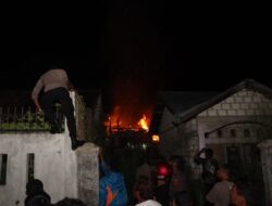 Quick Response, Personil Polres Jayapura Datangi Peristiwa Kebakaran di BTN Pemda Doyo Baru