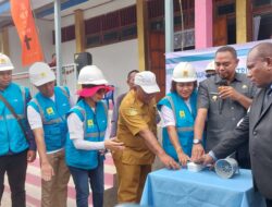 Menepati Janjinya Kepada 3 Kampung, PJ Triwarno Salurkan Jaringan Listrik PLN
