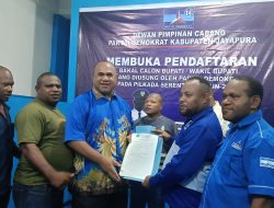 Didampingi Pendukung, Ted Mokay Ambil Form Formulir Pendaftaran Bacabup di DPC Demokrat