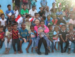 Kunjungi Rumah Honai Gabus Pintar, Ketua Umum Bhayangkari Serahkan Bantuan dan Bakti Sosial