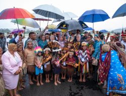 Menyapa Wamena, Ketua Harian Dewan Kerajinan Nasional, Mama Tri Tito Karnavian dan Mama Sri Bahlil Mendorong Kebangkitan UMKM Papua Pegunungan