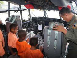 Keceriaan Anak-Anak Panti Asuhan Harapan Kita Saat Mengunjungi Base Ops Lanud SPR