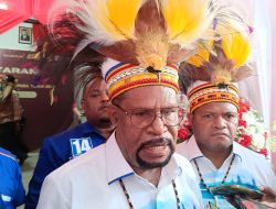 Dapat Rekomendasi Partai, Pasangan Yunus Wonda dan Haris Yoku Daftar ke KPU Kab Jayapura Bersama Ribuan Pendukung