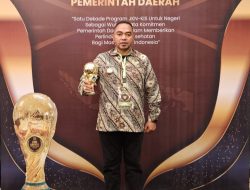 Kembali Raih Prestasi, Pj Bupati Triwarno Terima Piagam Penghargaan UHC Pemerintah Daerah Kategori Madya
