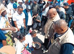 Pilkada Papua Mari-Yo Disambut Tarian Adat di Waropen dan Terima Banyak Keluhan Masyarakat