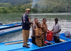 Pj Bupati Siriwa Beri Bantuan Sarana dan Prasarana Perikanan di Wilayah Pembangunan II