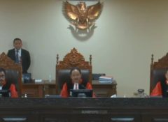 Hakim MK Tegur Paslon DJ di Sidang Sengketa Pilkada Sarmi Tokoh Pemuda Sarmi: Paslon DJ Taati Aturan