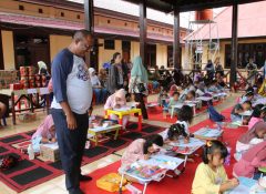 Polres Jayapura dan Alumni 97 SMA N 1 Sentani Gelar Lomba Mewarnai untuk Anak-Anak Sekabupaten dan Kota Jayapura