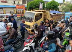 Fraksi NasDem DPRK Jayapura Berbagi 500 Paket Takjil di Sentani