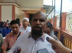 Terapkan Perda, Bupati Yunus Wonda Tertibkan Penjual Miras Nakal