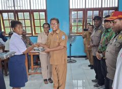 Ratusan Siswa SMP N2 Nimboran Terima Makan Bergizi Geratis