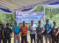 Libatkan Semua Pihak, Senator Carel Suebu Tanam Pohon di Kaki Cycloop