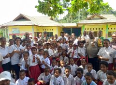 Perhatikan Pendidikan, Bob Banundi Bersama Bupati Jayapura Tinjau Yayasan SD PGTK Kristen Alam Indah Bambar