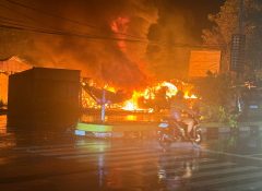 2 Rumah dan 1 Bengkel Di Depan Stadion Lukas Enembe di Lalap Sijago Merah