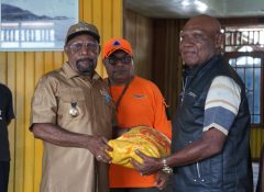 Paham Kondisi Masyarakatnya, Bupati Jayapura Salurkan Bantuan ke Kampung-Kampung