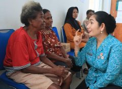 Puluhan Tahun Derita Katarak, Yosias Dapat Pengobatan Katarak Geratis dari PKK Kab Jayapura