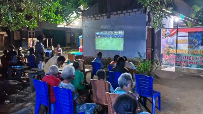Pererat Kebersamaan Masyarakat, Ondofolo Kampung Puay Salurkan Bantuan Sembako dan Gelar Nobar Piala Dunia