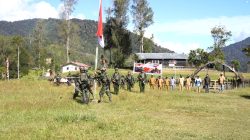 Menembus Keterisolasian Ugimba, Koops TNI Habema Kibarkan Merah Putih di Kaki Gunung Cartenz