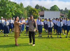 Kapospol Airu Sentuh Masa Depan Anak Papua, Globe dan Peta Jadi Simbol Harapan dari Pedalaman