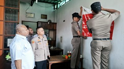 Wajib Pajak Bakso Bunda Lunas, Bappenda Kab Jayapura Lepas Stiker KPK
